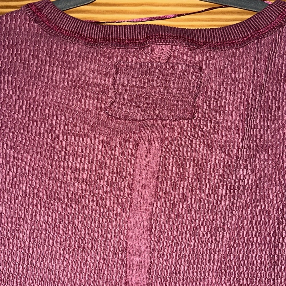 Free People We The Free Swinging Cable Cuff Vineyard Grape Combo Sweater NWT - Picture 12 of 13